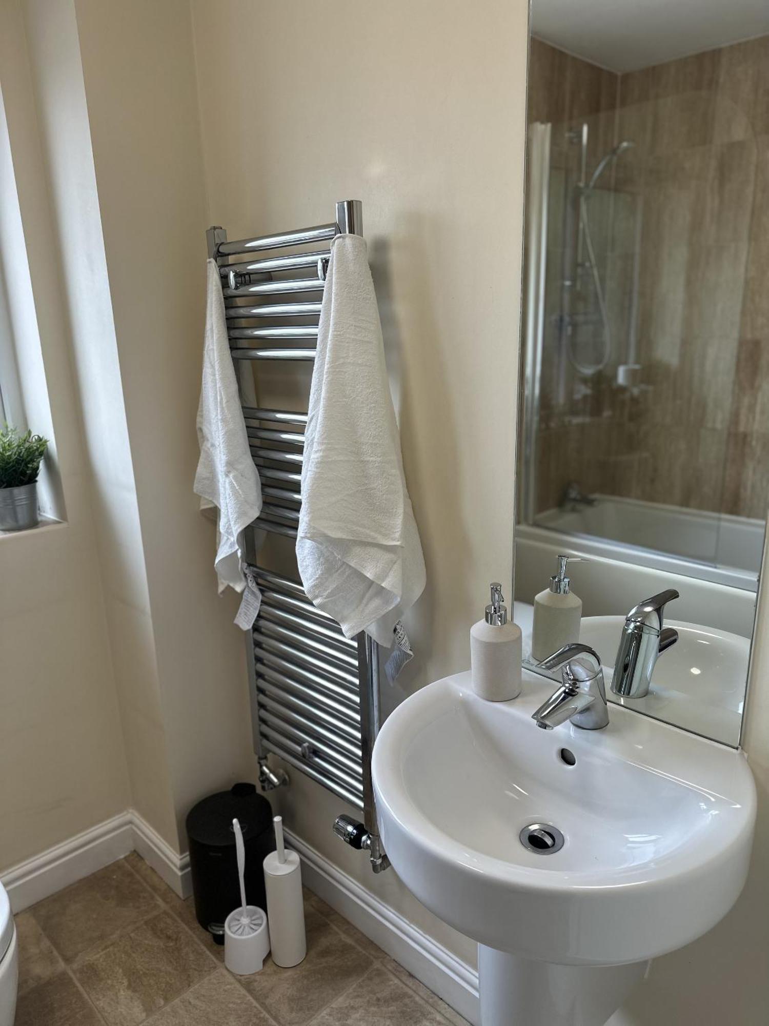 2 Bdr City Centre Apartment With Parking Кардифф Экстерьер фото